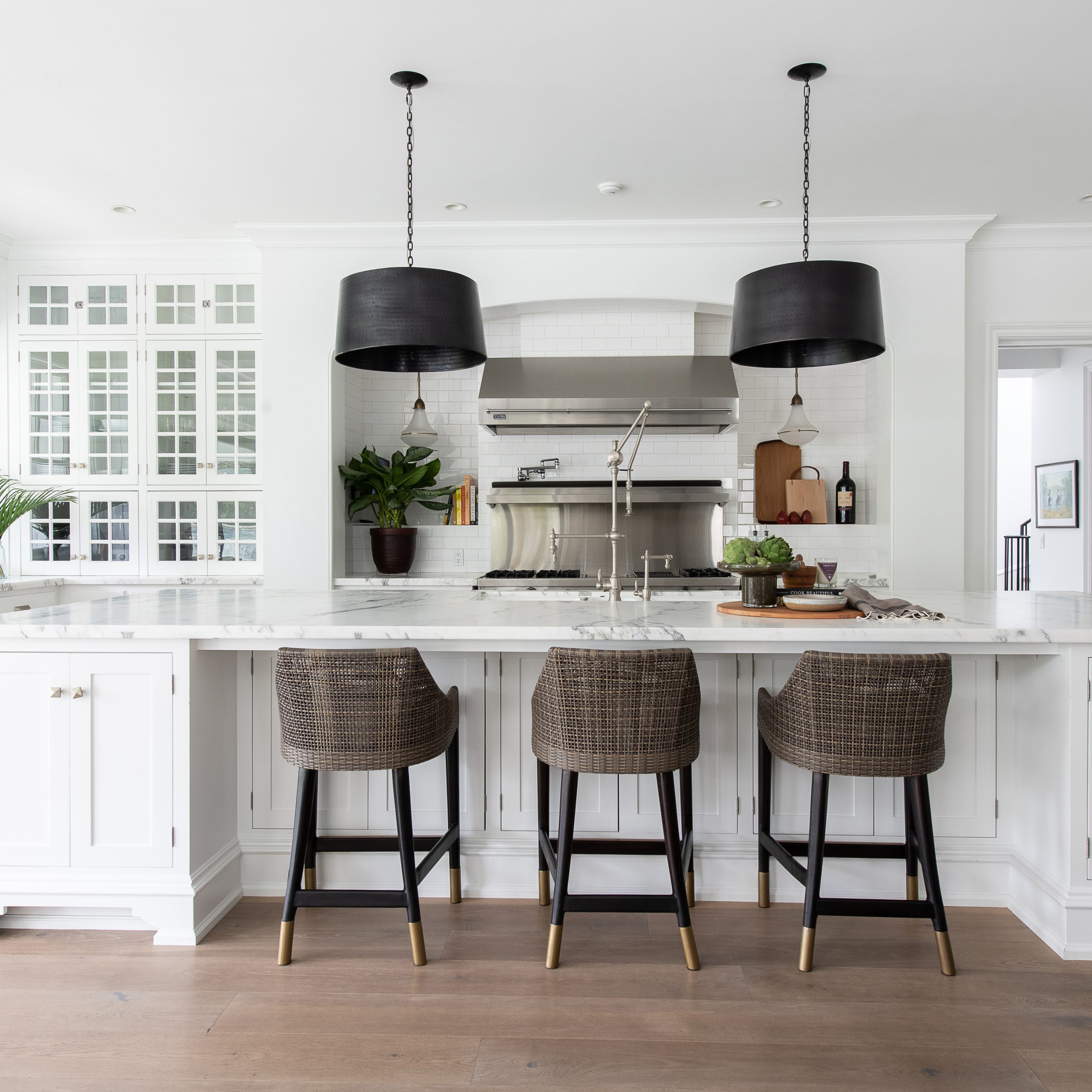 Lighting up the Kitchen: Illuminating Your Tabletop with the Perfect Overhead Fixture