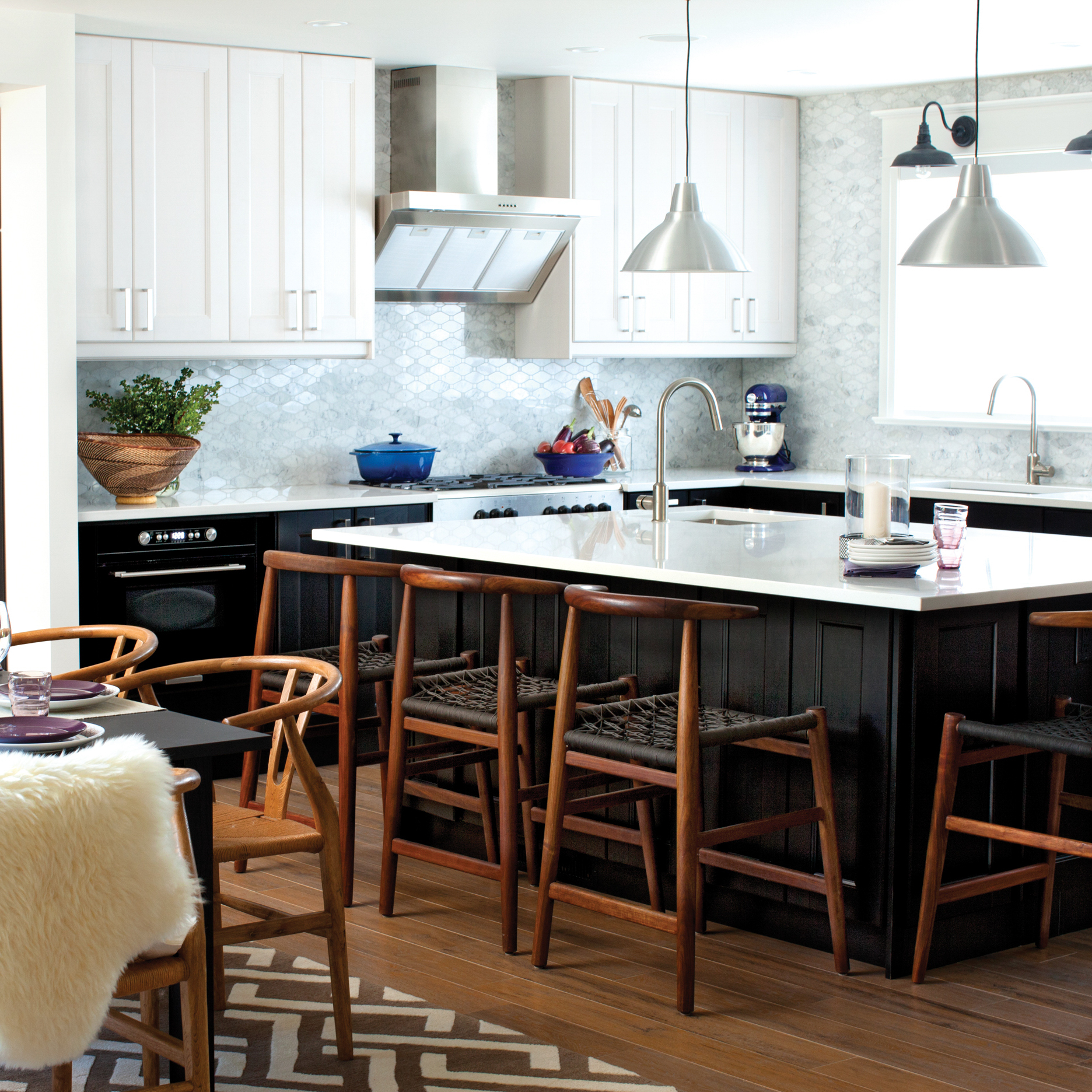 Frosted Elegance: Illuminate your Space with a White Pendant Light