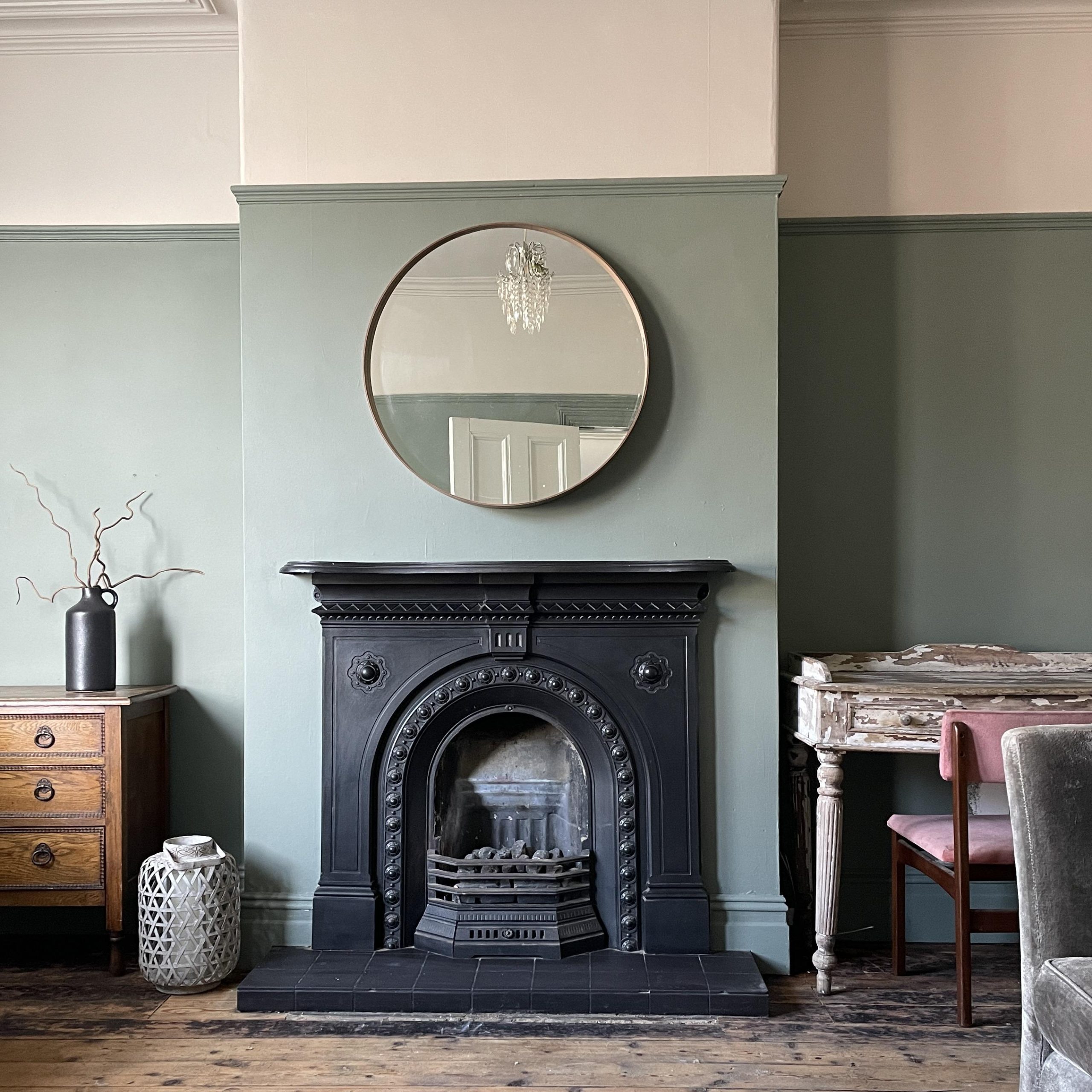 The Timeless Elegance of the Black Ring Pendant Light