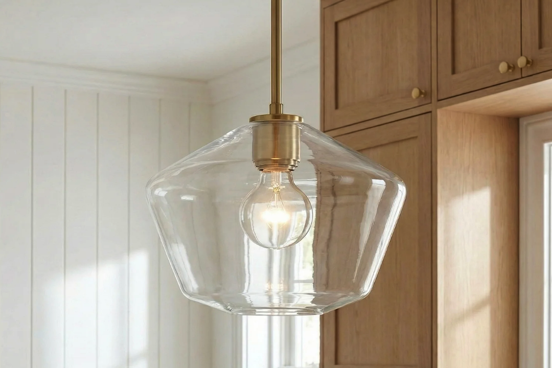 Modern Interior Design: Clear Glass Pendant Light