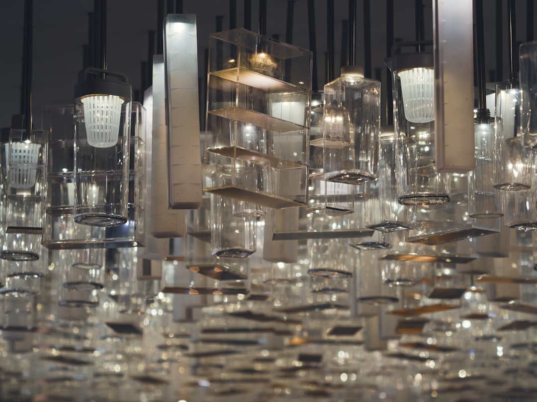 Modern Interior Design: Clear Glass Pendant Light